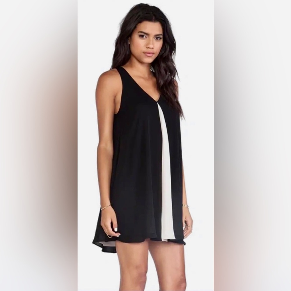 Alice + Olivia Rola Front Godet Leather T-
Back Trapeze Dress - Picture 4 of 8